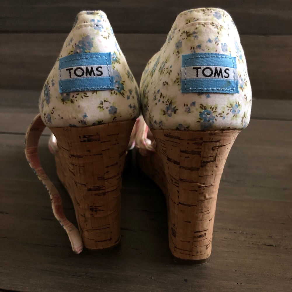 TOMS floral wedges